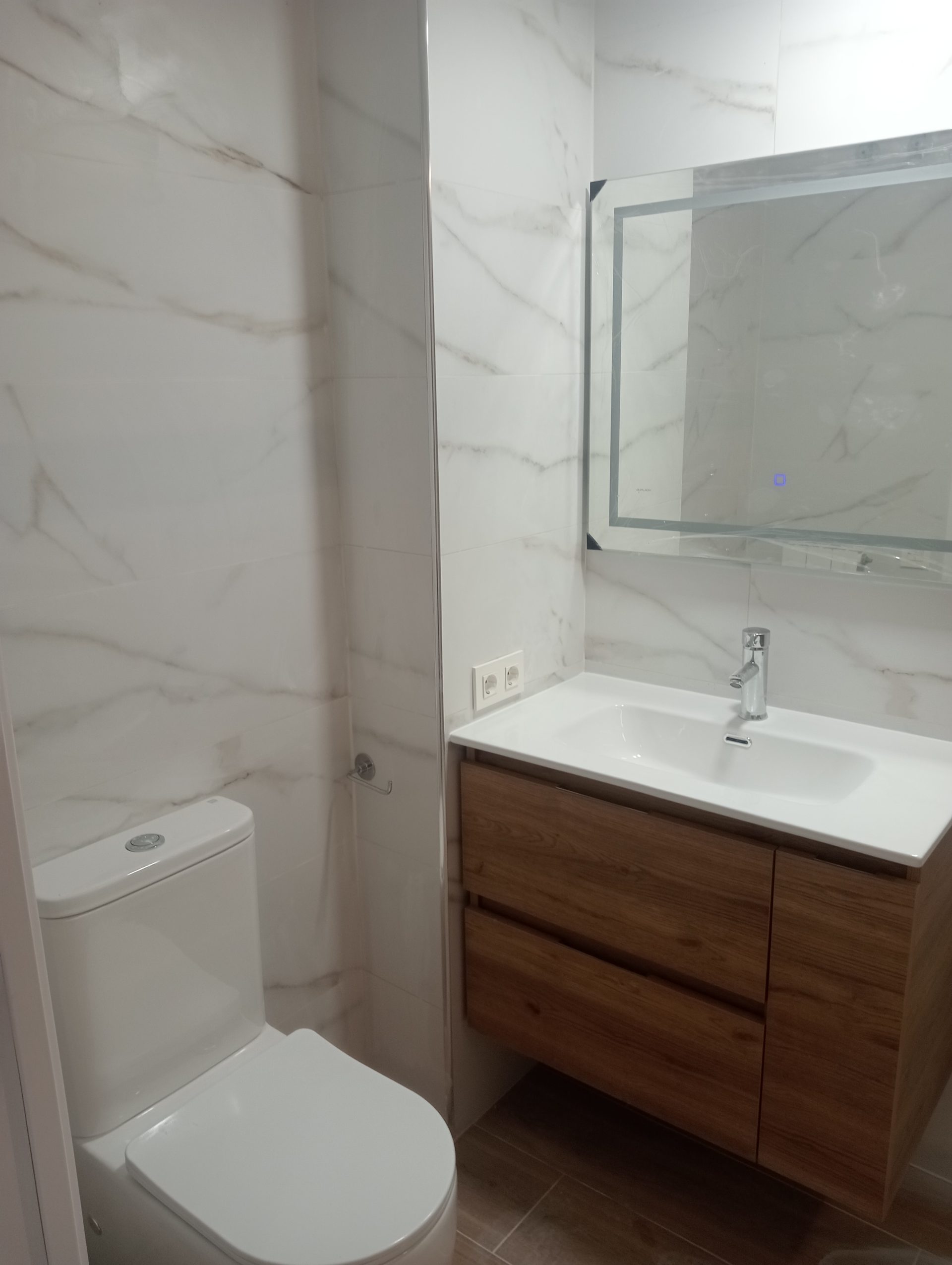 Baño nuevo de mármol